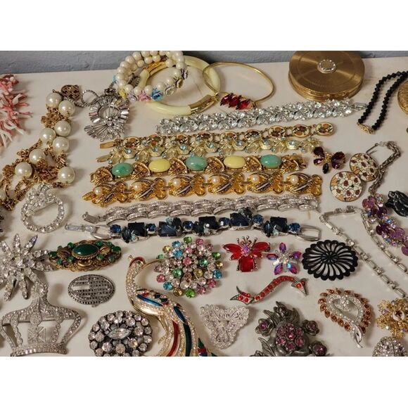 1.5 LB Vtg Mod HIGH END/ SIGNED jewelry lot~gold silver Rhinestones pearls beads - Picture 4 of 11